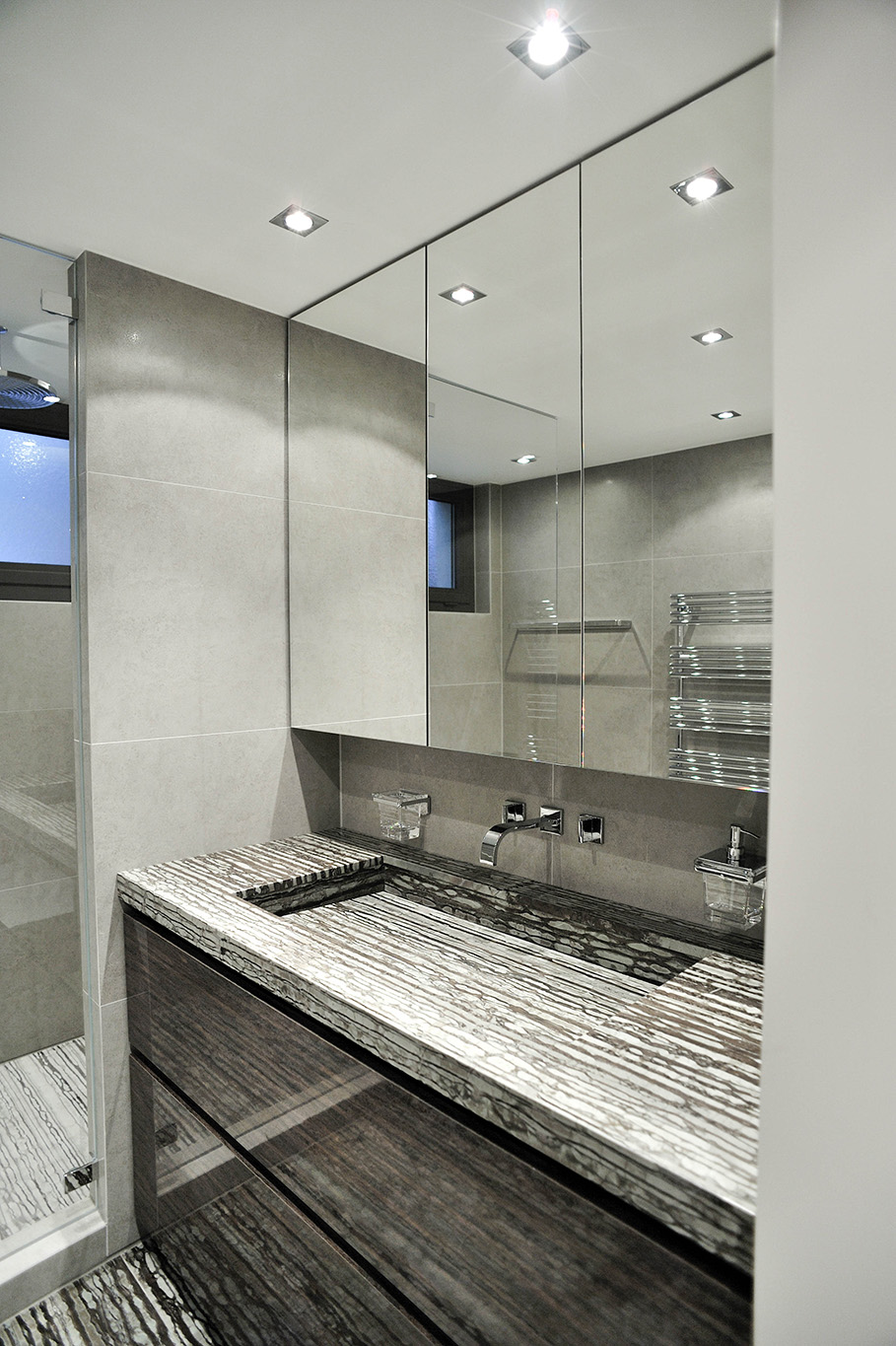Appartement à Conches Salle de bain avec large vasque